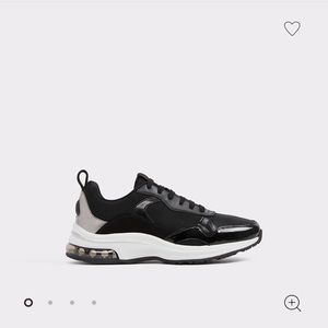 Performance runner sneaker